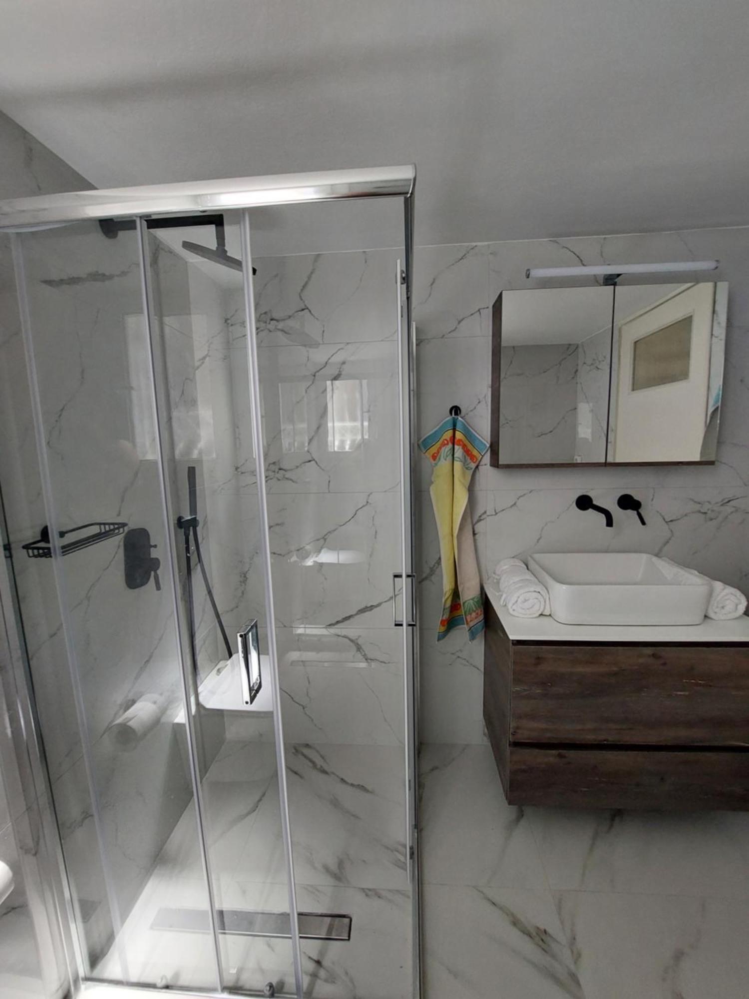 Penthouse Anneliese Apartment เอเธนส์ ภายนอก รูปภาพ